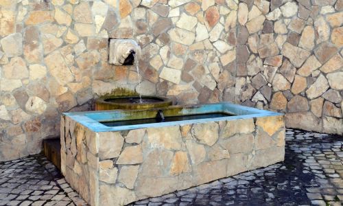 LAVADORES PÚBLICOS E FONTE DA BICA